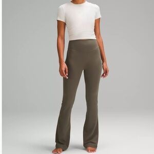 NWT- Lululemon Groove Nulu Super-High-Rise Flared Pant size 2